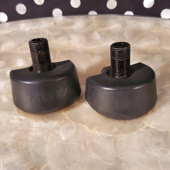 Mota Monster Toe Stops Black set of 2 - Picture 4 of 6